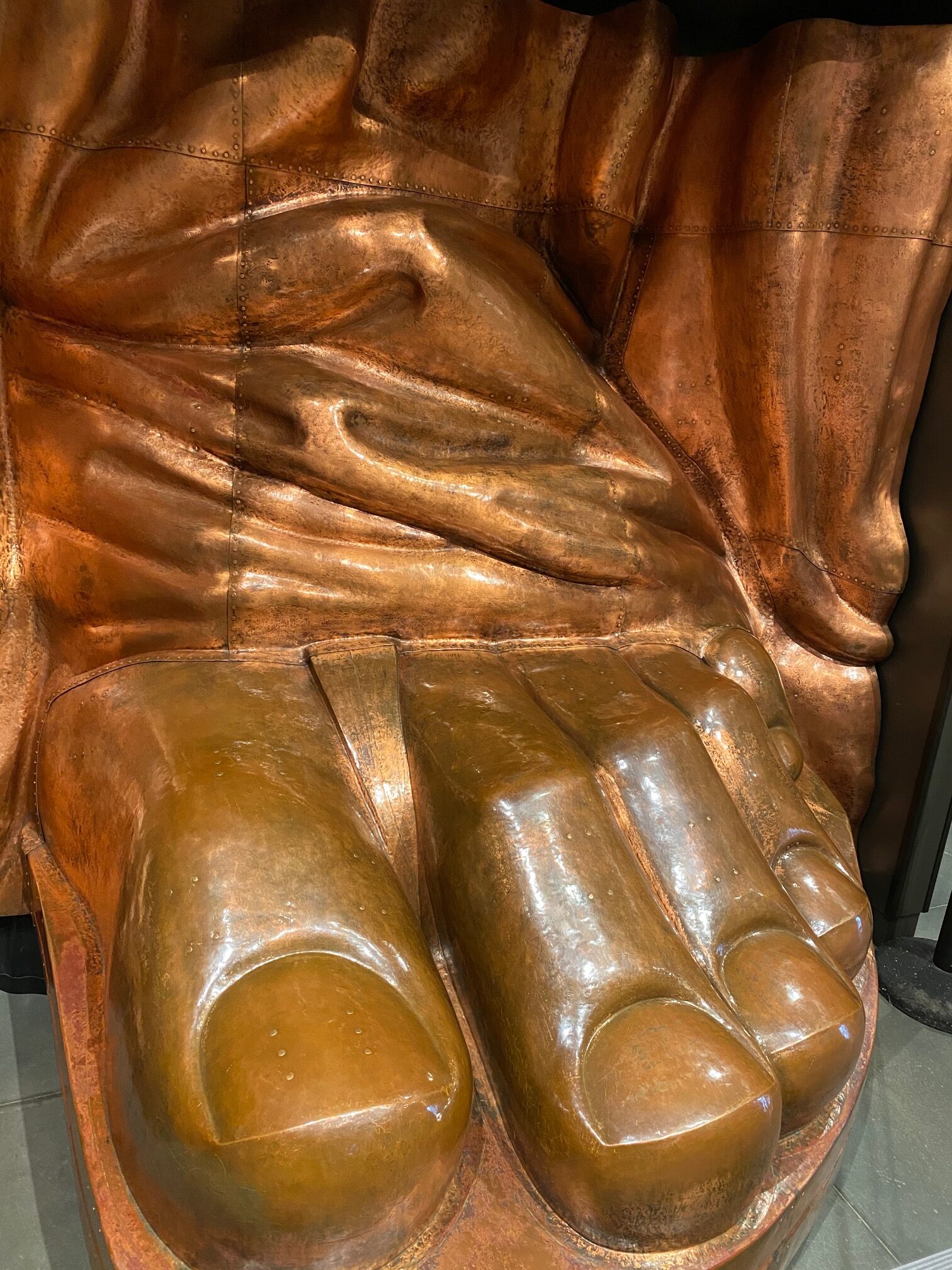 statue of liberty feet