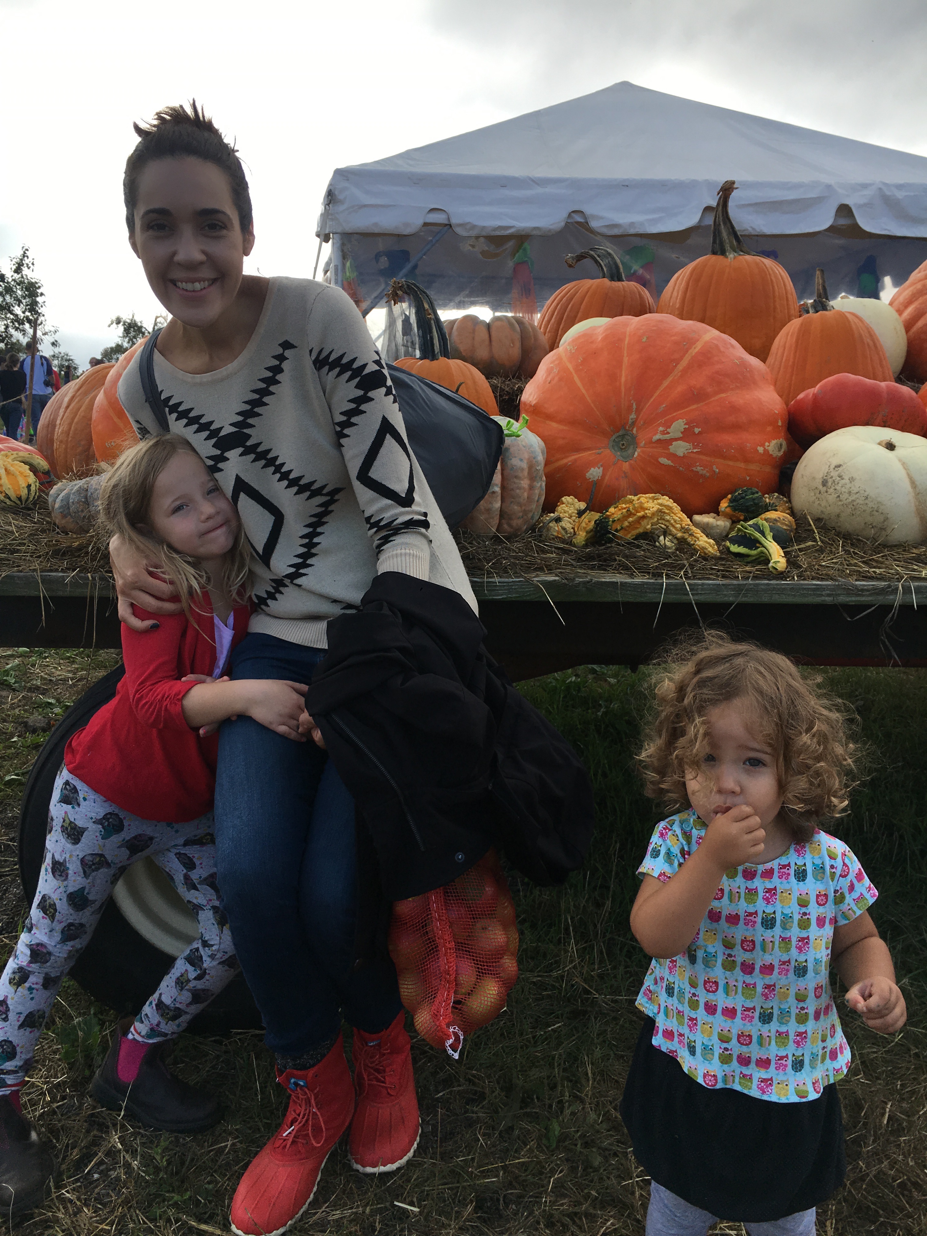 apple picking family