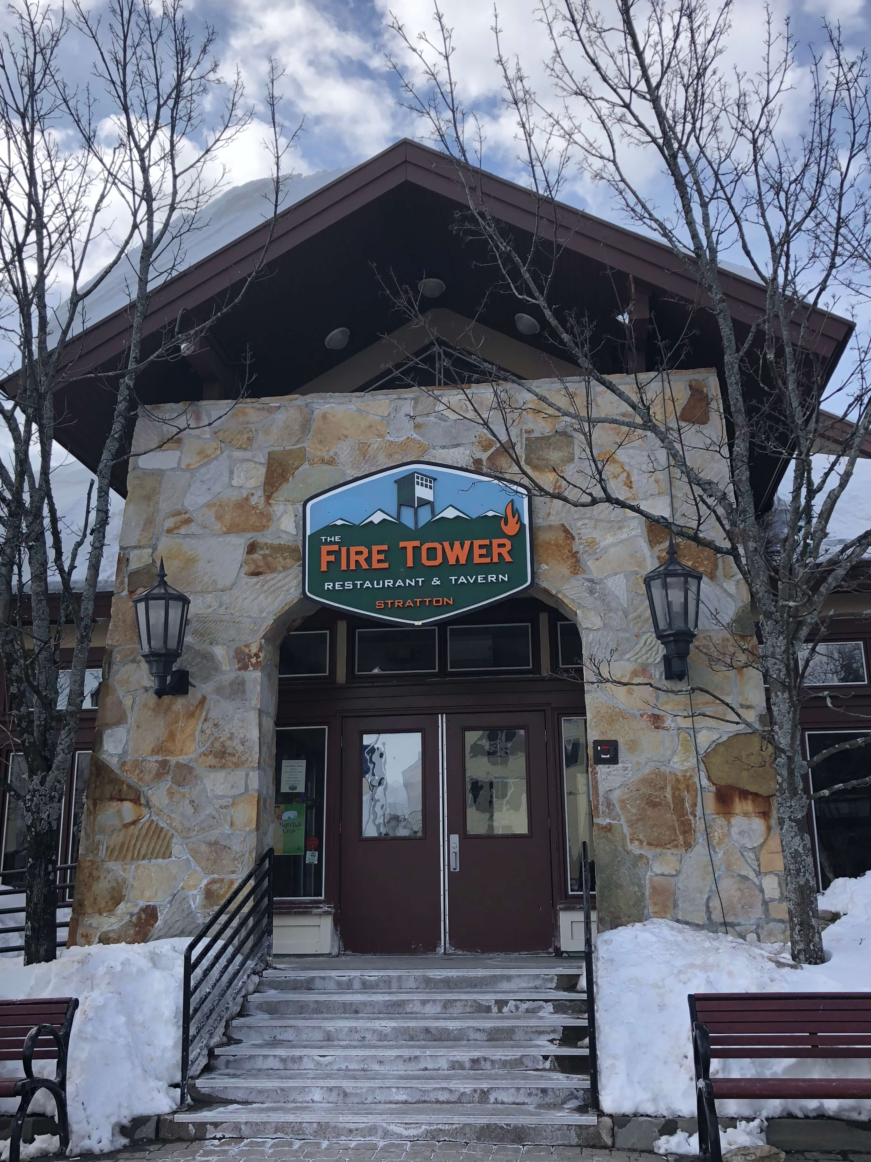 The Fire Tower Restaurant and Tavern: Delicious Food and Drink Options for Après Ski